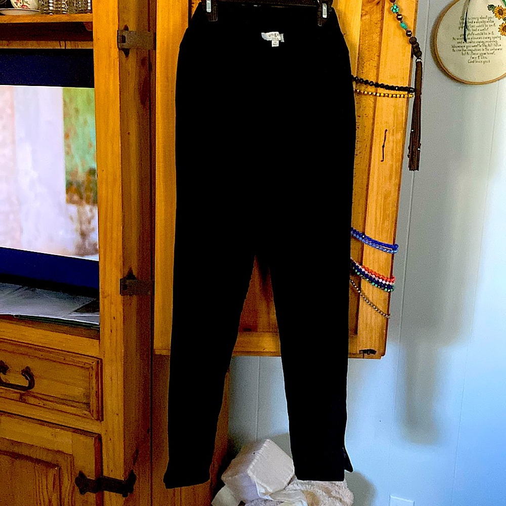 Straight leg, zipper at bottom of legs!, stretch feels like suede!!  Black